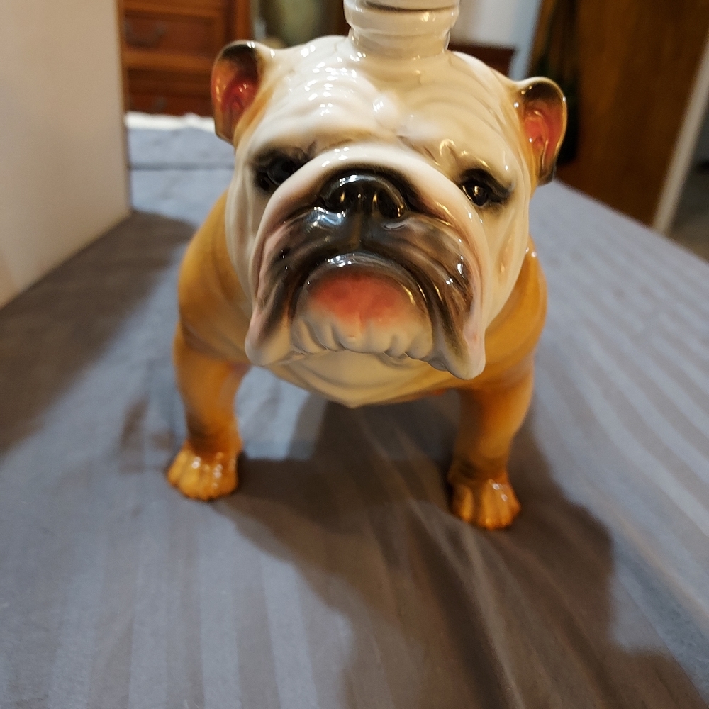 For sale...bought as a present..dog is no more.750 ml Beautiful.decanter bulldog